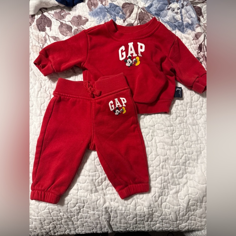 Disney x GAP baby -  Red Matching Set with Mickey Mouse- 0-3M